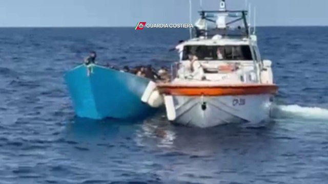 Soccorsi 91 migranti al largo di Lampedusa, due morti