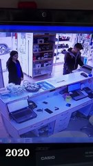 5 yıl önce dükkanına giren bir yabancıyken şimdi eşi ve evladının annesi olan hanım ile yaşadıklarını paylaşan adam 😊