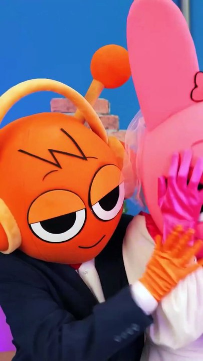 OMG Spider 😱 DIY High Heels To Stay Clean And Catch Spiders