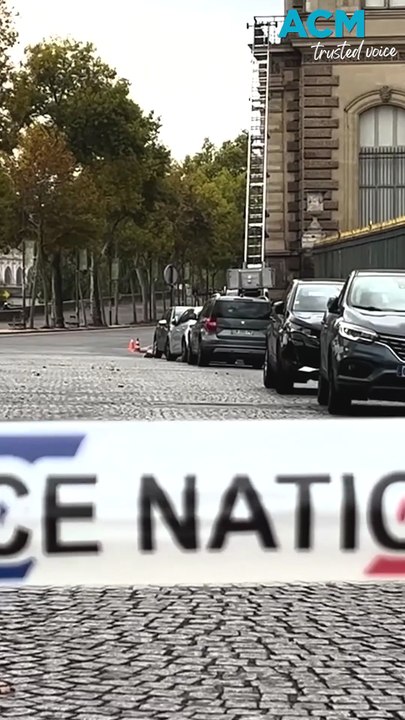 Manhunt for thieves who broke into Louvre Museum, Paris