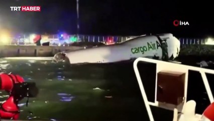Çin'de kargo uçağı pistten çıkarak denize sürüklendi