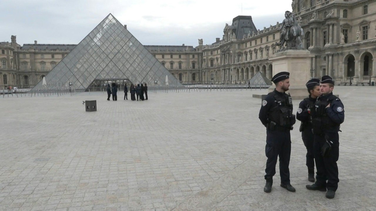 Louvre: Raubüberfall mit Kettensäge - Täter erbeuten Schmuck