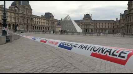 Il Louvre riapre regolarmente dopo lo spettacolare furto