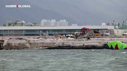 Hong Kong'a iniş yapan uçak pistten çıkarak denize sürüklendi: 2 can kaybı
