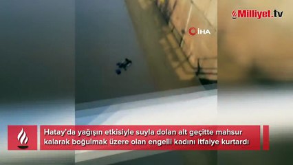 Suyla dolu alt geçitte ölümle burun buruna gelen engelli yaşlı kadını itfaiye kurtardı