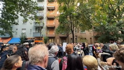 Milano, fiaccolata per Pamela Genini, uccisa a 29 anni dal compagno