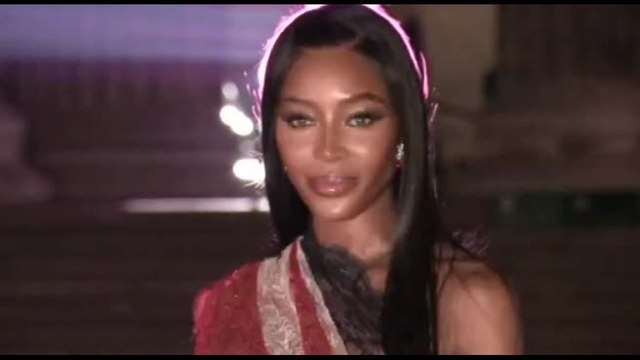 Londra, da Naomi a Mick Jagger: star al primo gala del British Museum