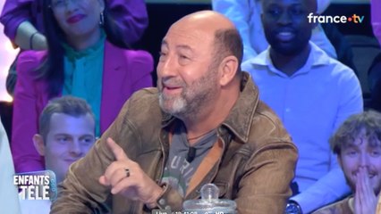 "Ça fait trois fois que vous m'appelez Justine" : Faustine Bollaert recadre Kad Merad avec humour