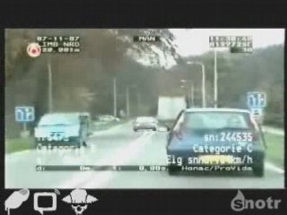 Vidéo   Mercedes course poursuite