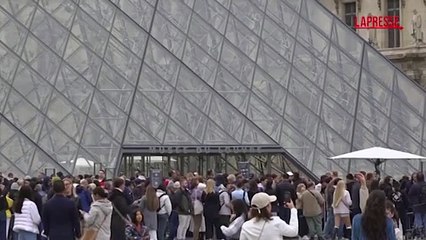 Francia, il Louvre rimarr? chiuso per tutta la giornata: le file davanti al museo
