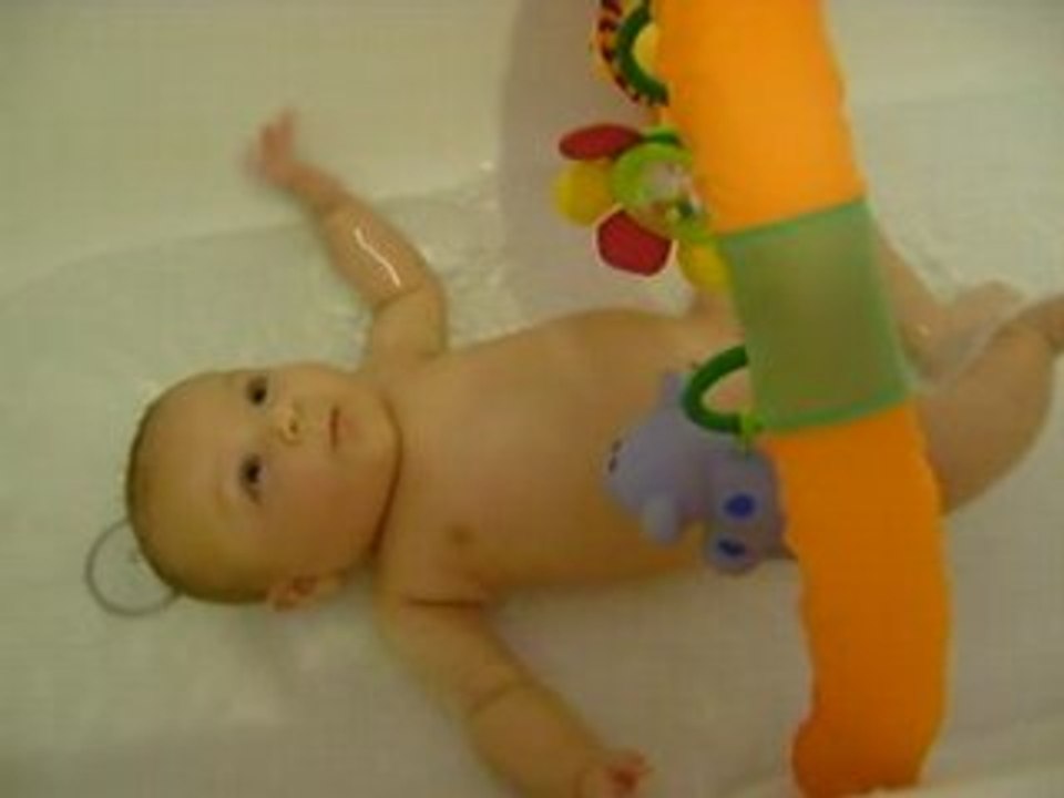 Kerwan 2 mois 1/2 au bain
