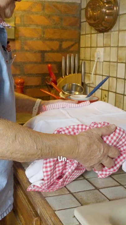 Mamie Pommes est la reine de la tarte Tatin ! Pour neo, elle dévoile tous les secrets de sa recette… 🥧👩‍🍳