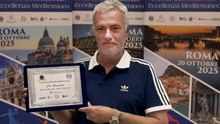 Mourinho riceve il premio Eccellenza del Mediterraneo: "Un orgoglio il legame con i romanisti"