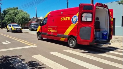 Idosa é socorrida após ser agredida a cadeiradas pelo próprio filho no Brasmadeira