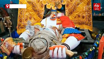 কলকাতার প্রথম বারোয়ারি কালীপুজো, 98 বছরে রুপোলি থেকে সোনালী বেশে দেবী