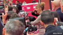 Festa Roma, Jennifer Lawrence si concede ai fan: saluti e autografi