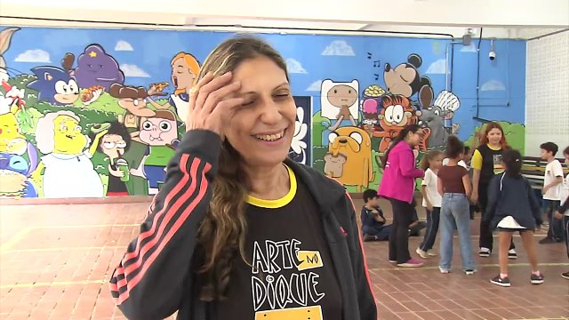 Portadora de Síndrome de Down é estagiária da Oficina de Dança em escola de Santos