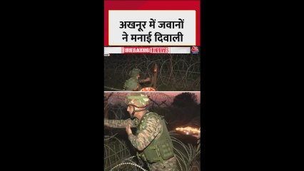 अटारी बॉर्डर पर द‍िवाली, महिला BSF जवान भी हुईं शाम‍िल