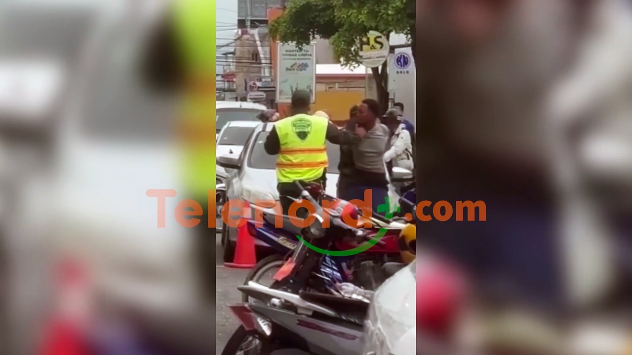 Detienen joven tras supuesto enfrentamiento a golpes con agentes de la DIGESETT en SFM