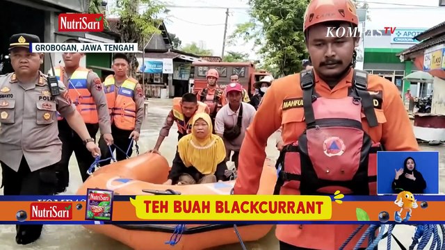 Banjir di Grobogan, Warga Sakit Dievakuasi Pakai Perahu Karet ke Rumah Sakit