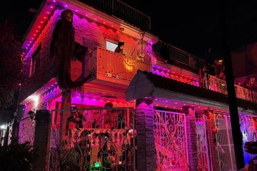 Brujas, calaveras y luces: la casa de Halloween más famosa de Monterrey