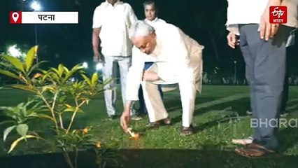 CM नीतीश कुमार ने बेटे निशांत के साथ मनाई दिवाली, मुख्यमंत्री आवास में खुद जलाते नजर आए मिट्टी का दीये...देखें VIDEO