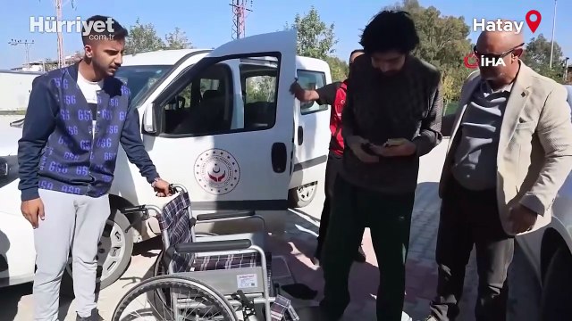 Telefon bağımlısı Barış Özbay'dan ailelere tavsiye: Küçükken çocuklara telefon vermeyin