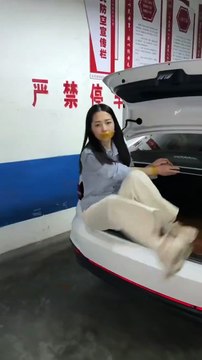 Bạn bị nhốt trong ô tô, không ai nghe thấy tiếng hét 🚨 🤬🚗 Nhưng chỉ với 1 mẹo nhỏ, tôi đã thoát ra ngoạn mục📌 Đọc – nhớ – lưu lại. Có thể bạn sẽ cần nó để cứu chính mình