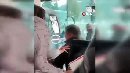 Bursa\'da otobüste panik anları! Birbirlerine girdiler