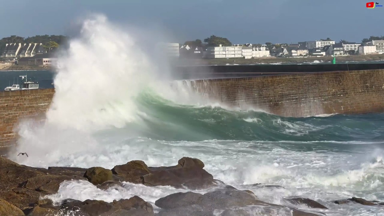 Quiberon | Explosion de Vagues Folles sur la Digue | TV Quiberon 24/7