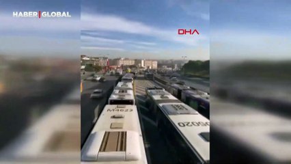 Sefaköy'de iki metrobüs çarpıştı