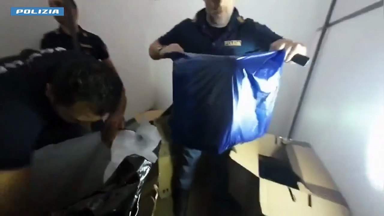 Trenta chili di marijuana in un box auto a Catania, fermato un uomo di 45 anni a San Cristoforo