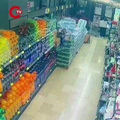 Arnavutköy'de kadın kılığına giren çocuk hırsız kamerada