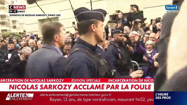 Regardez les images de Nicolas Sarkozy, accompagné de son épouse Carla Bruni, qui quitte son domicile quelques minutes avant d'être incarcéré à la prison de la Santé - VIDEO