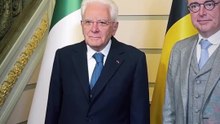 Le président italien Mattarella et sa fille Laura reçus en grande pompe par le Roi Philippe et la Reine Mathilde