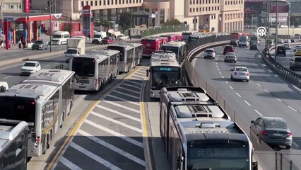 Küçükçekmece'de metrobüs kazası