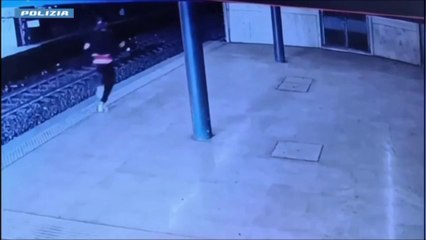In fuga sui binari della metro con grammi di eroina, arrestato a Roma