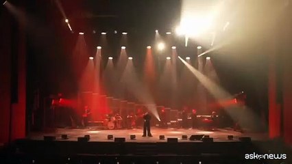 Rkomi nei teatri, un live che è un'esperienza intima e potente