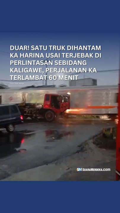 Truk Trailer Tertabrak Rangkaian KA di Perlintasan Sebidang Jalan Kaligawe Semarang