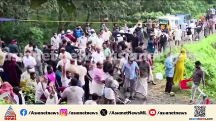 ഫ്രെഷ്‌കട്ട് ഫാക്ടറിക്ക് തീയിട്ട് പ്രതിഷേധക്കാർ; കണ്ണീർ വാതകം പ്രയോഗിച്ച് പൊലീസ്