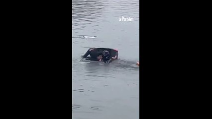 Un homme sauve un conducteur pris au piège dans sa voiture