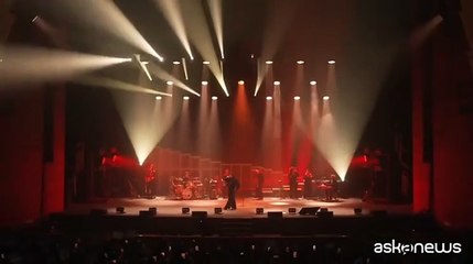 Rkomi nei teatri, un live che è un'esperienza intima e potente