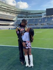 Jonathan Owens no se puede resistir a los encantos de Simone Biles: el magreo más viral