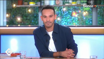Mohamed Bouhafsi présente "C à vous" week-end sur France 5, produite par 3e Oeil Productions, dont il est l'un des dirigeants