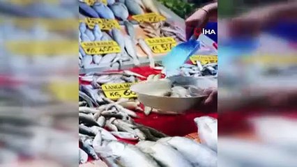 İki esnafın Yeşilçam filmlerini aratmayan ''indirim'' atışması vatandaşa yaradı