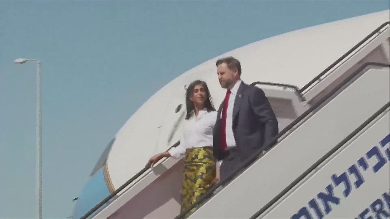 JD VANCE TOUCHES DOWN in ISRAEL for Trump’s Gaza PEACE DEAL