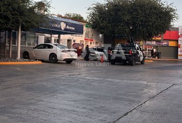 VIDEO | Motocicletas armados desatan asalto a gasolinera al norte de Monterrey