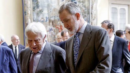 Felipe González, Miguel Herrero y Miquel Roca reciben el Toisón de Oro de manos de Felipe VI
