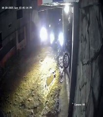 Hola ayuda con este video:  Ladrones a bordo de un turismo despojaron de sus pertenencias a varias personas en Yoro