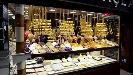 Kuyumcuda film gibi hırsızlık! Sahte bilezikleri bırakıp 300 bin liralık altınla kaçtı